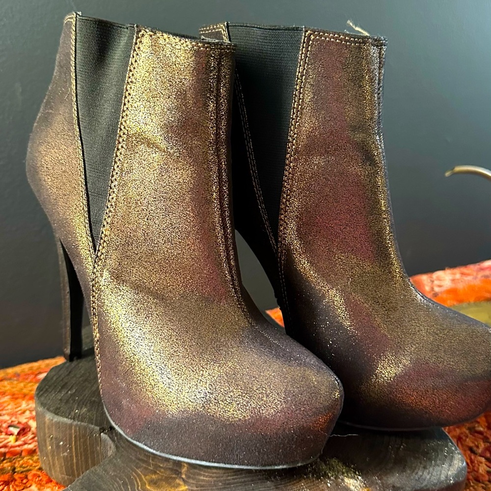 Rock and republic booties metallic like new